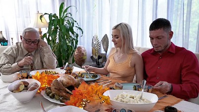a family thanksgiving dinner goes awry 30