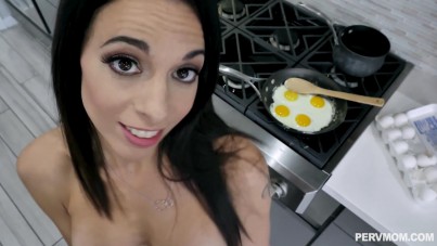 fried egg and my hot stepmother 6